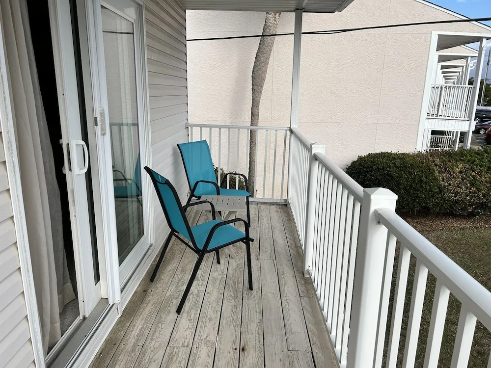 Tropical Hideaway 2 Bedroom Townhouse by RedAwning