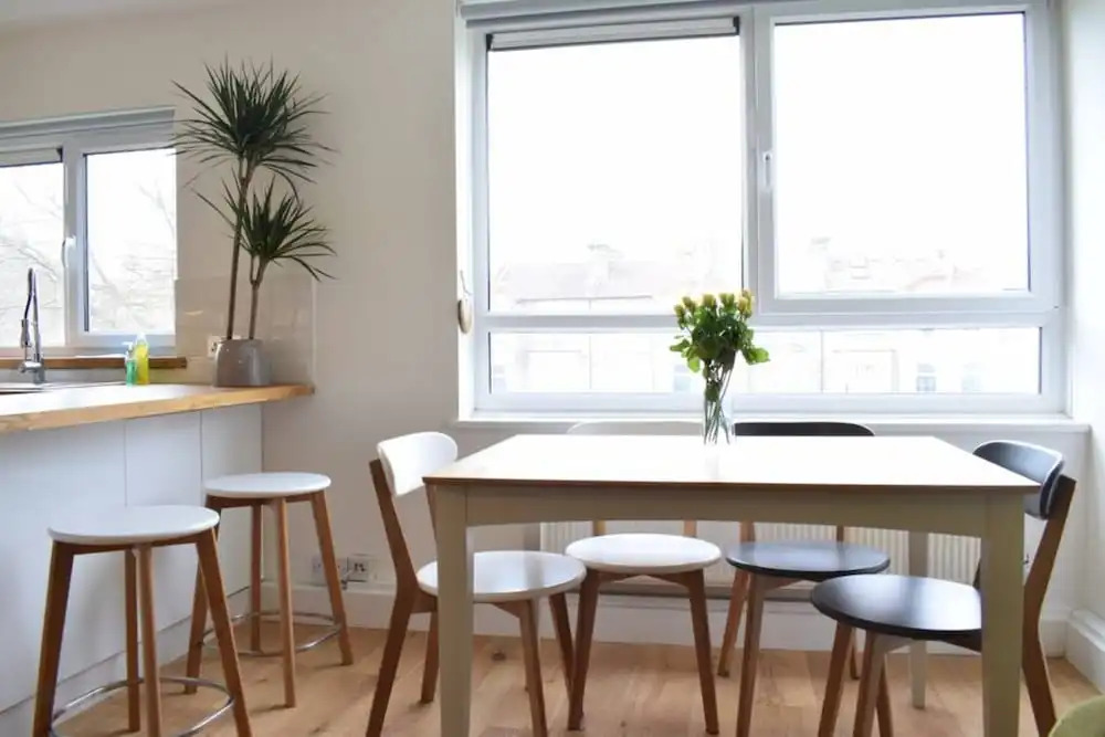 1 Bedroom Queen's Park Flat