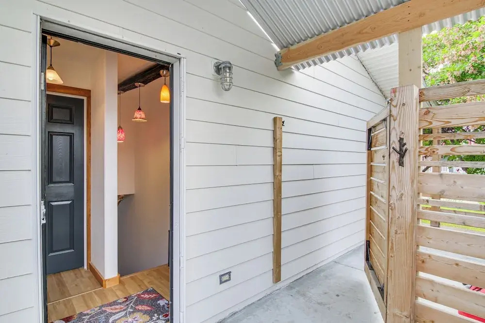 Sauna, Gas Grill & More! Belgrade Duplex