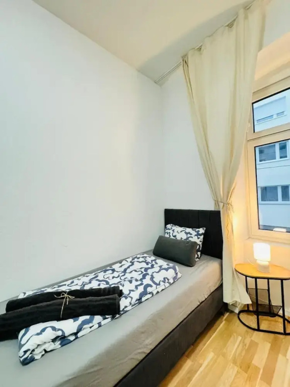 Comfortable 2BR Retreat Near Stadthalle