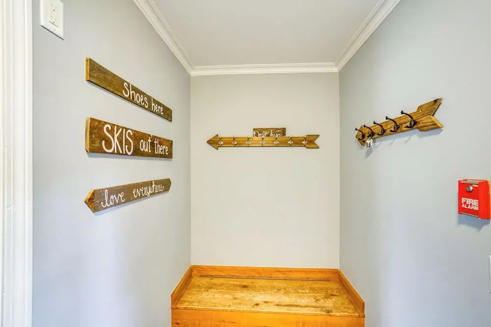 Mtn & Foliage Views: Modern Mount Snow Stay!