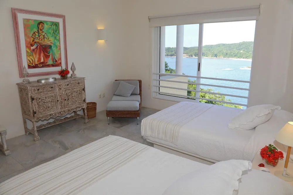 Villas Carey Condo