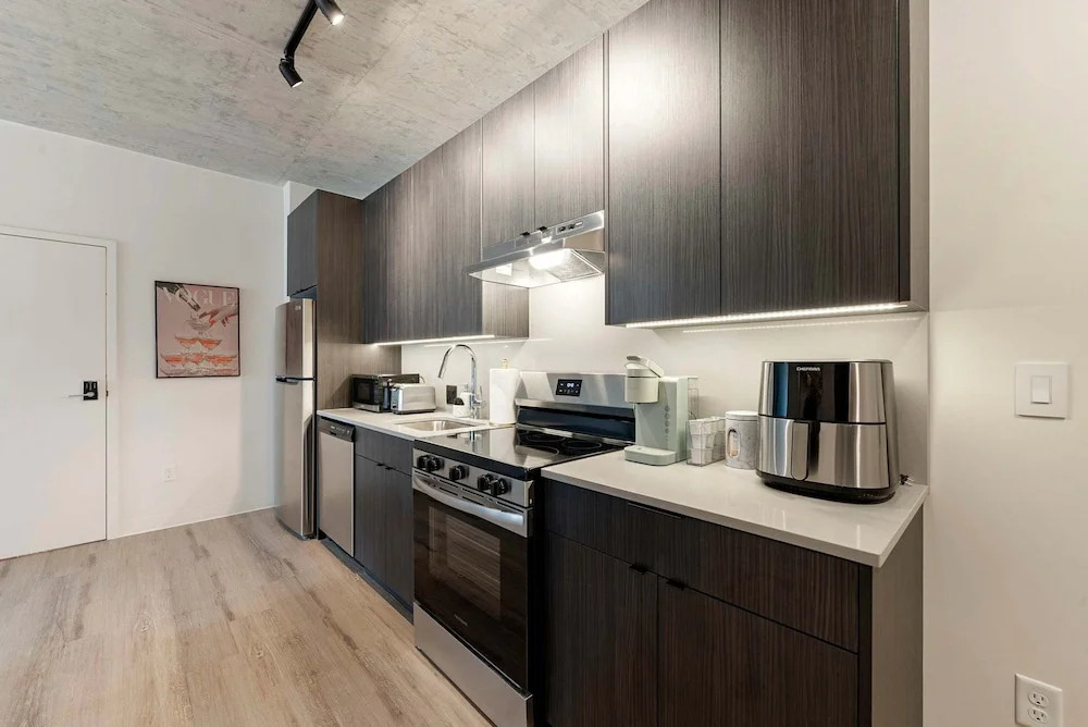 3BD Condo in Printer s Row for Monthly Stays