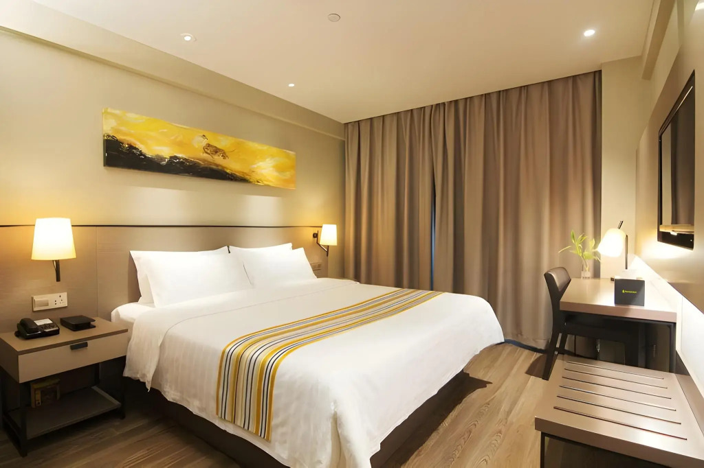 Home Inn Plus (Beijing Changping Government Street Metro Station)