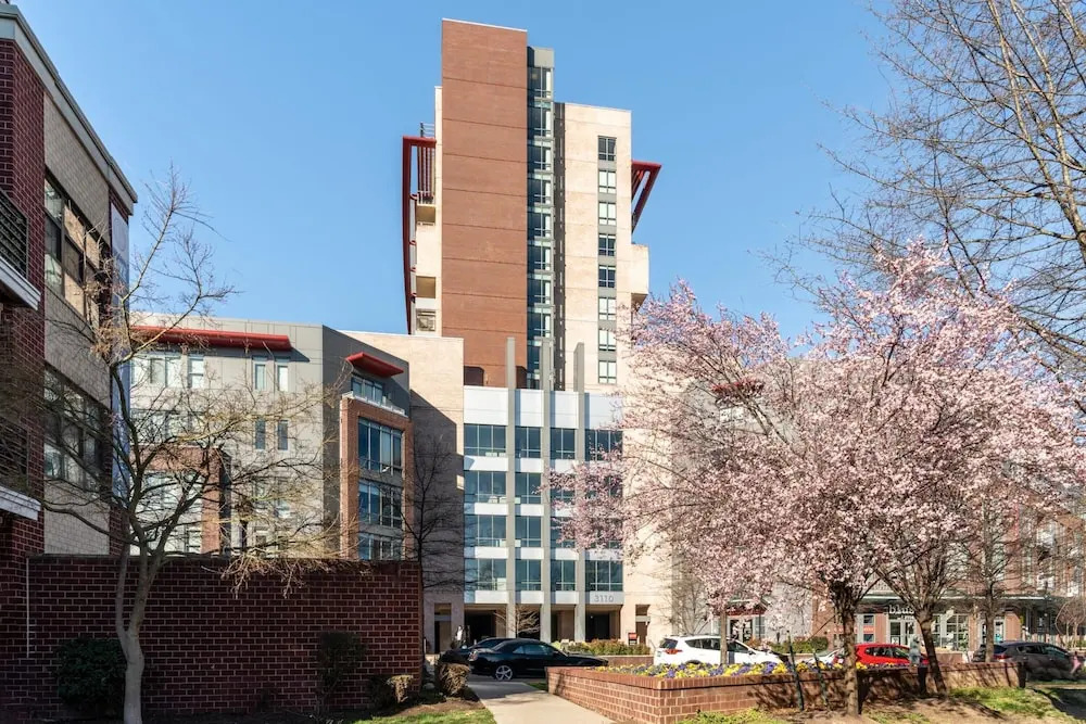 Kasa Welcoming 1 BD Amenity Access Alexandria