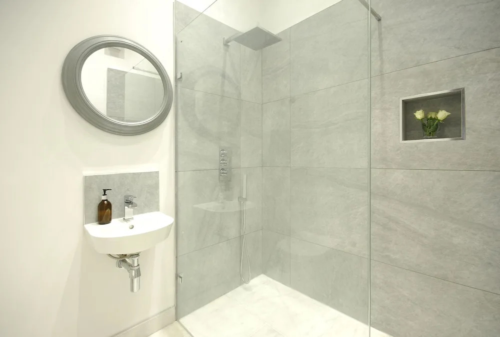 Beautiful old cottage sleeps 6 near Bath