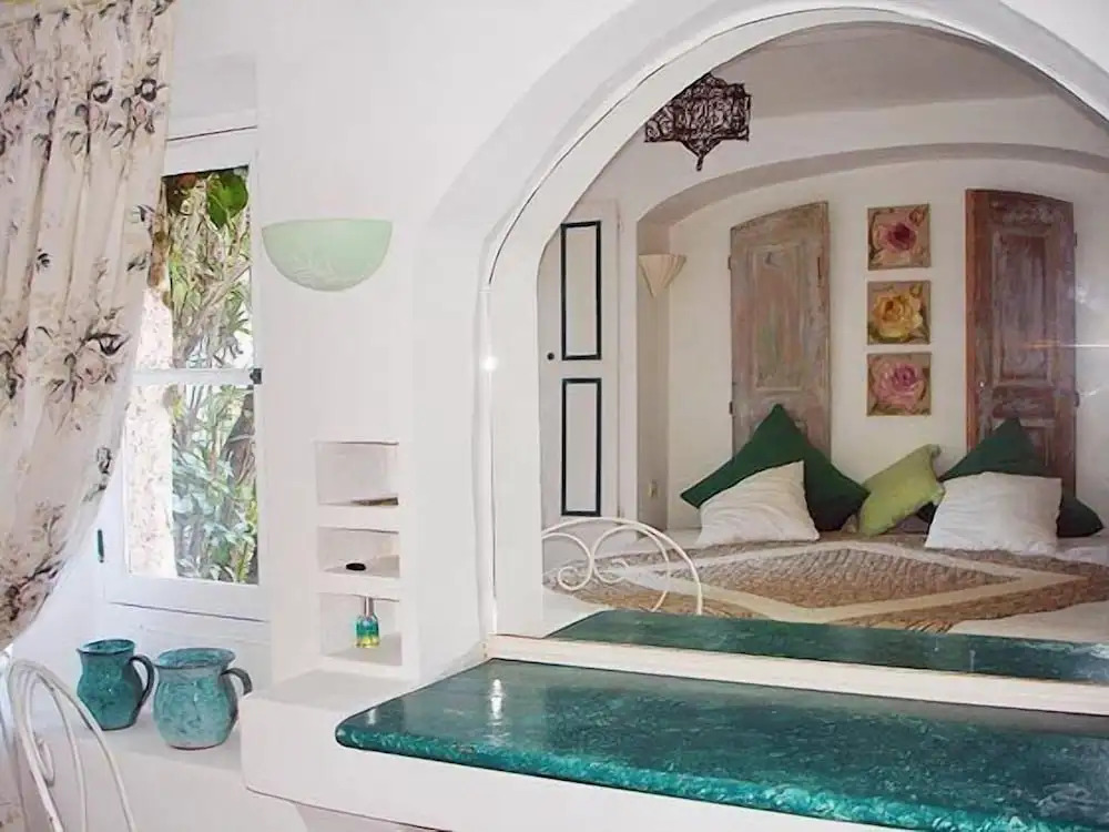 L'Amandari - Provence holidays - Chambres d'hôtes avec jardin, piscine, jacuzzi, climatisation