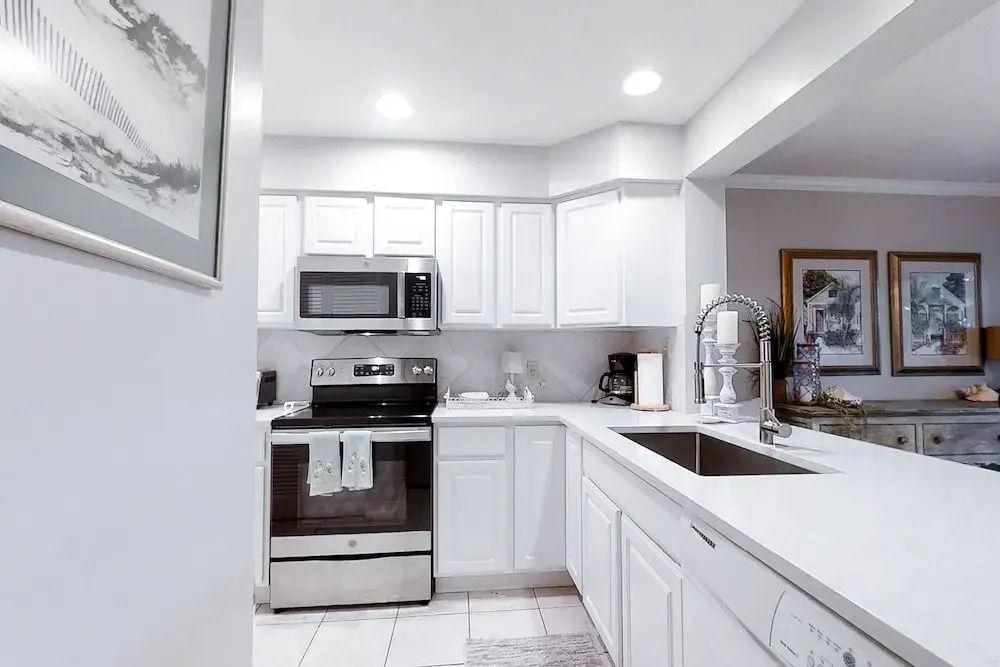Dog-friendly Oceanfront Getaway With Shared Pool & Central AC