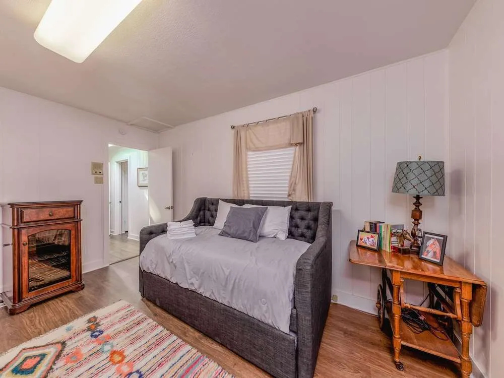 Hill Top Mountain View - Four Bedroom Cabin with Hot Tub