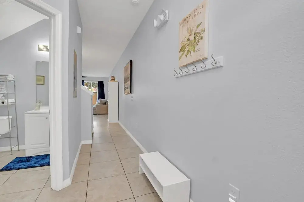 Gorgeous 3 bed Room Townhome Minutes to all the Attractions