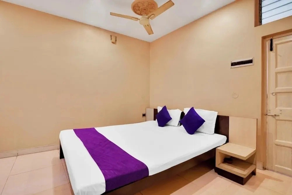iROOMZ Hotel Anandalok