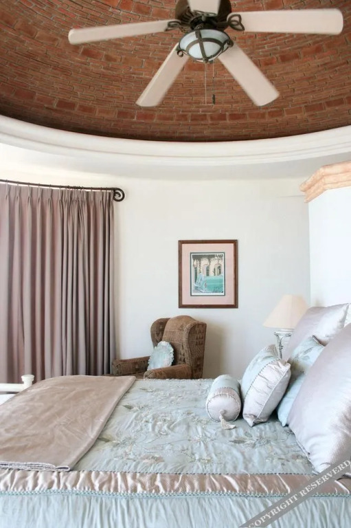 Villa Thunderbird