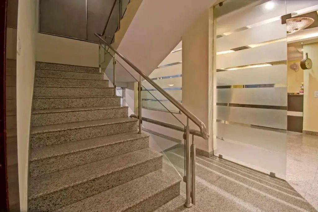 Townhouse OAK Hotel Avana