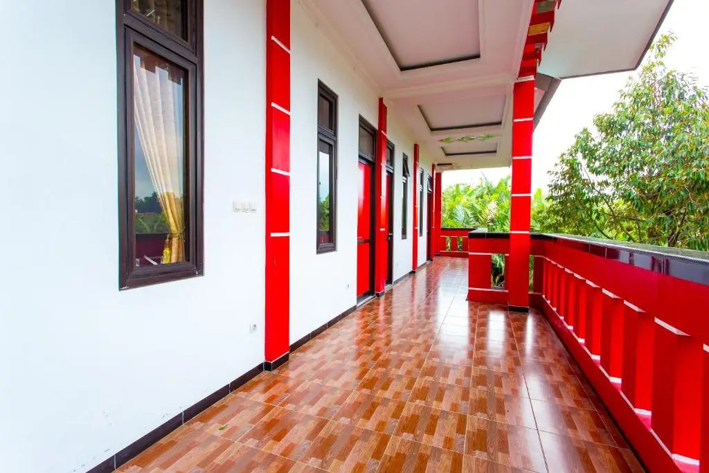 RedDoorz near Alun Alun Wonosobo 2