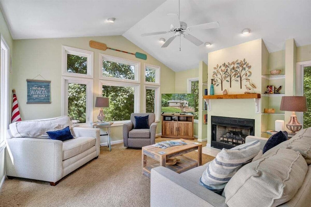 Reel Relaxed - Lakefront w/ Private Dock!