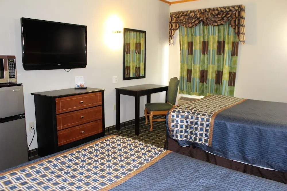 Home Gate Inn & Suites