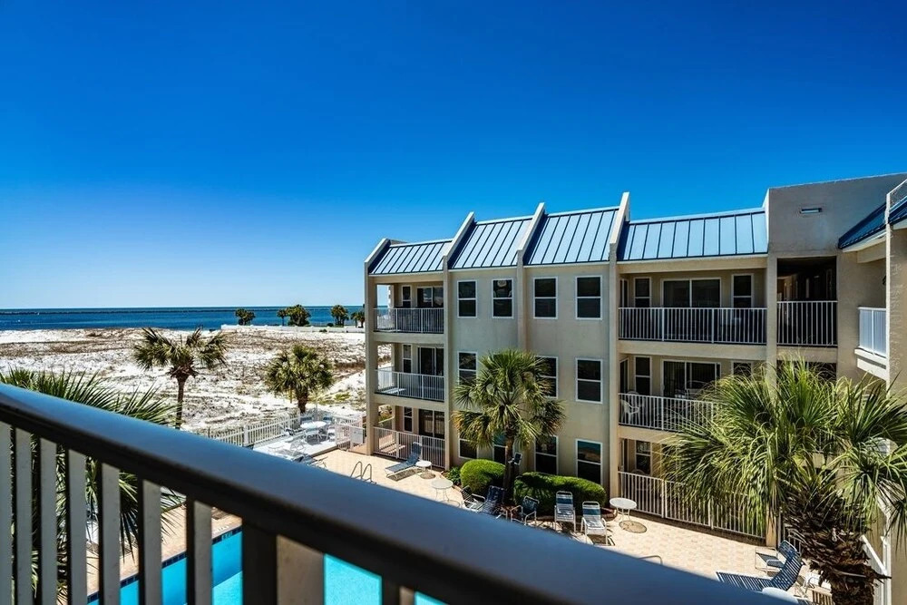 Harry's Beach House - 2 Br Condo
