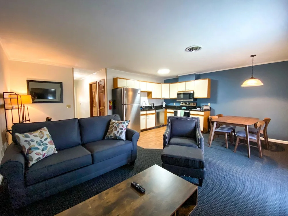 The Central Downtown Inn Suites