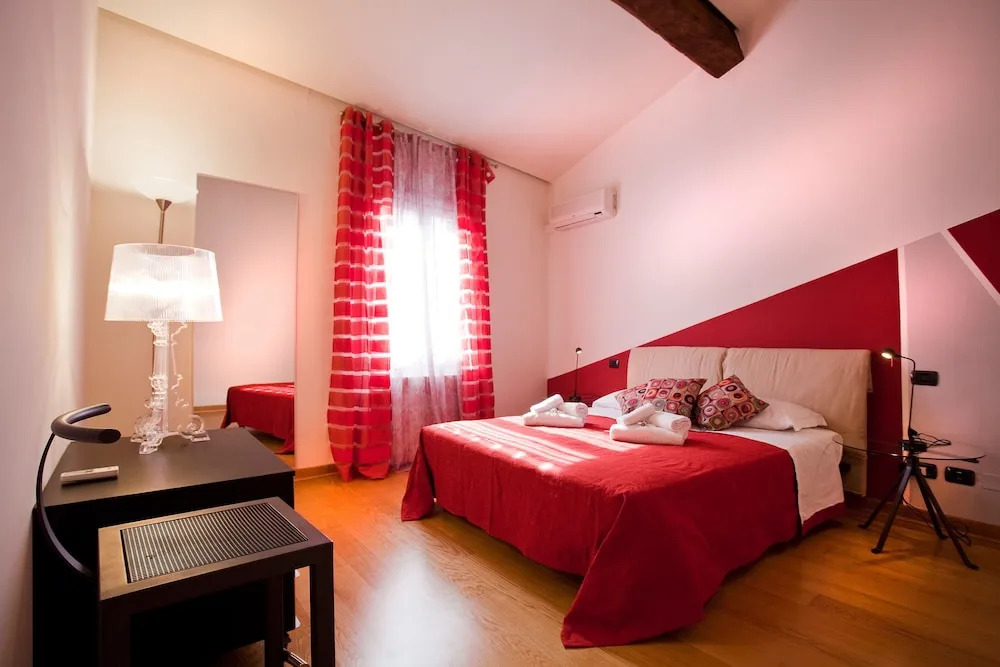 Verona For Rent Red Theater