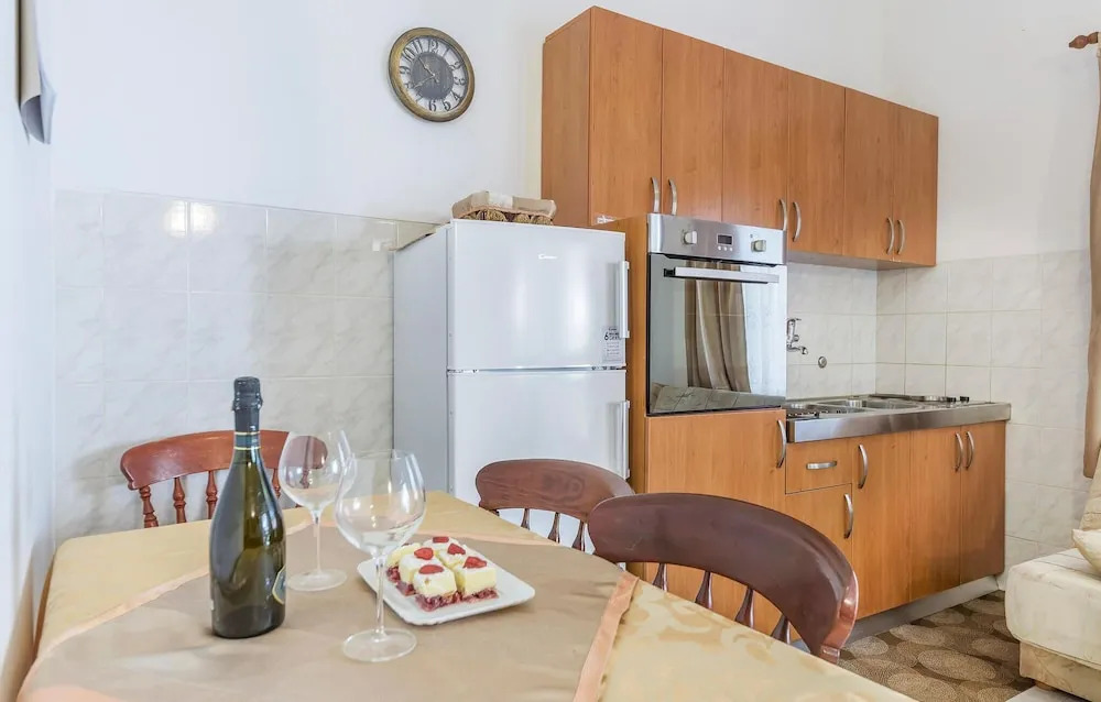 Amazing Apartment in Vinkuran With Wifi and 1 Bedrooms