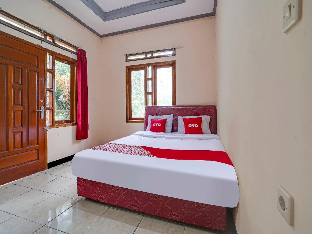 OYO Homes 90915 Eco Tourism Desa Cihanjuang Rahayu Ciwangun Indah Camp Villas