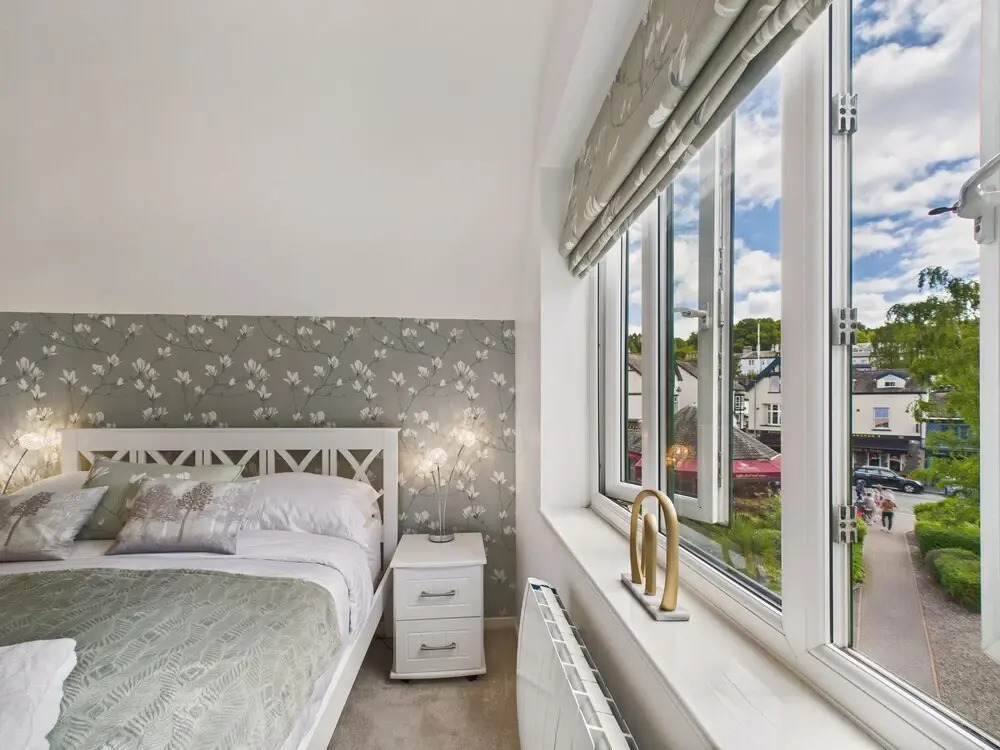Central Bowness 2-bed Apt, Sleeps 4 With Parking