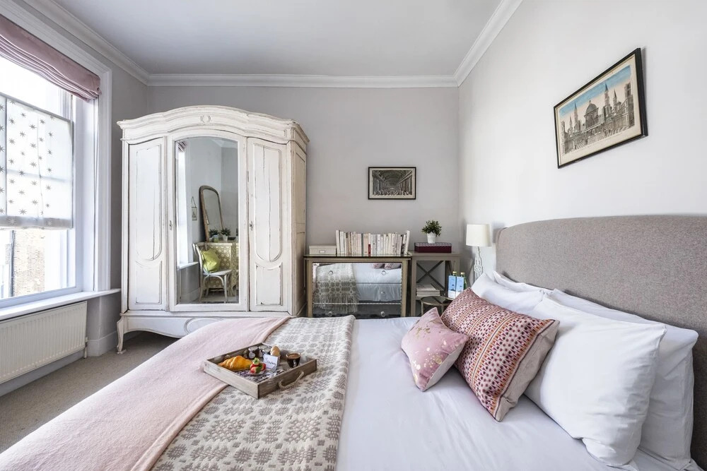 Stunning Colville Gardens Apartment - ADCT