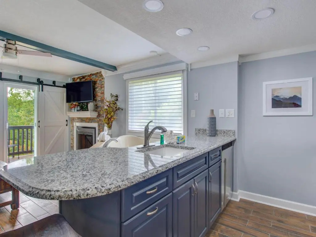 Tucked Inn 2101, Sleeps 4, Pool, Grill, Wifi