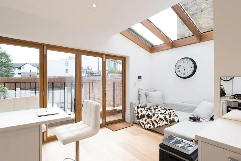 Fulham 2-bed Apt w/ South Terrace Near Tube