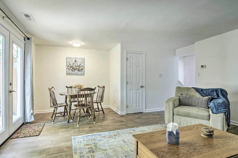 Walk to Dtwn & Breweries: Townhome in Cary!