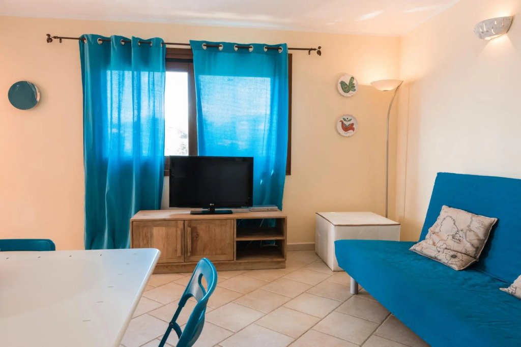 The apartment has 2 bedrooms , 2 bathrooms, lounge with sofa bed, equipped kitchen with also dishwas-PERLACEA 33