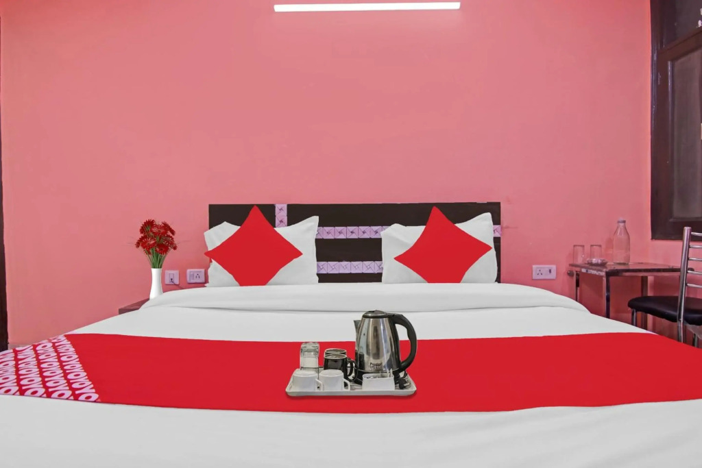 OYO Flagship 70281 Hotel Rishabh Inn