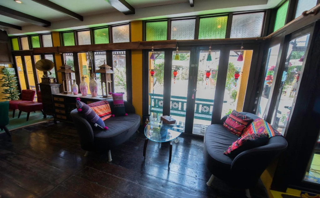 Yellow Lamoon Hotel