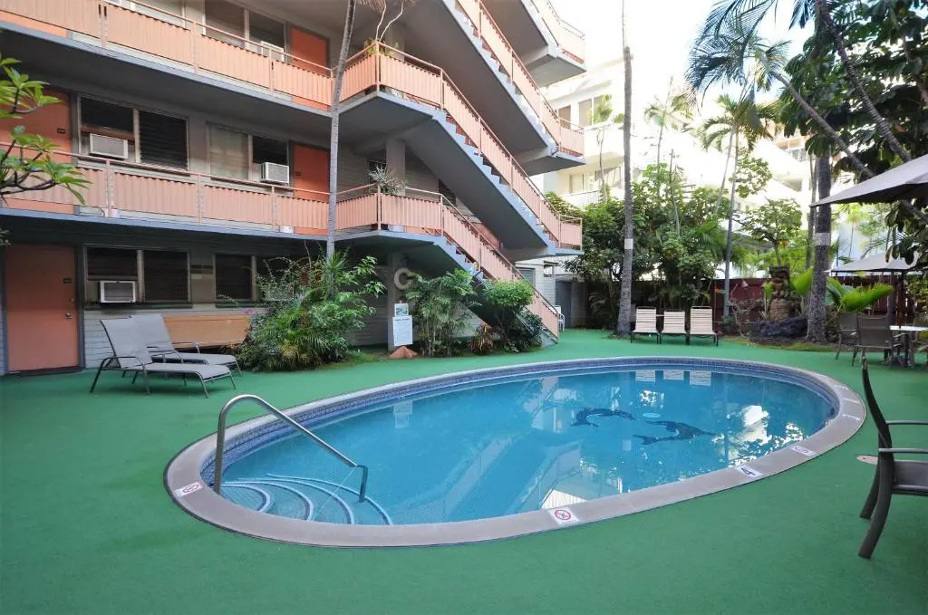 Hawaiian King 501 Studio, Pool and BBQ Grill, Sleeps 4