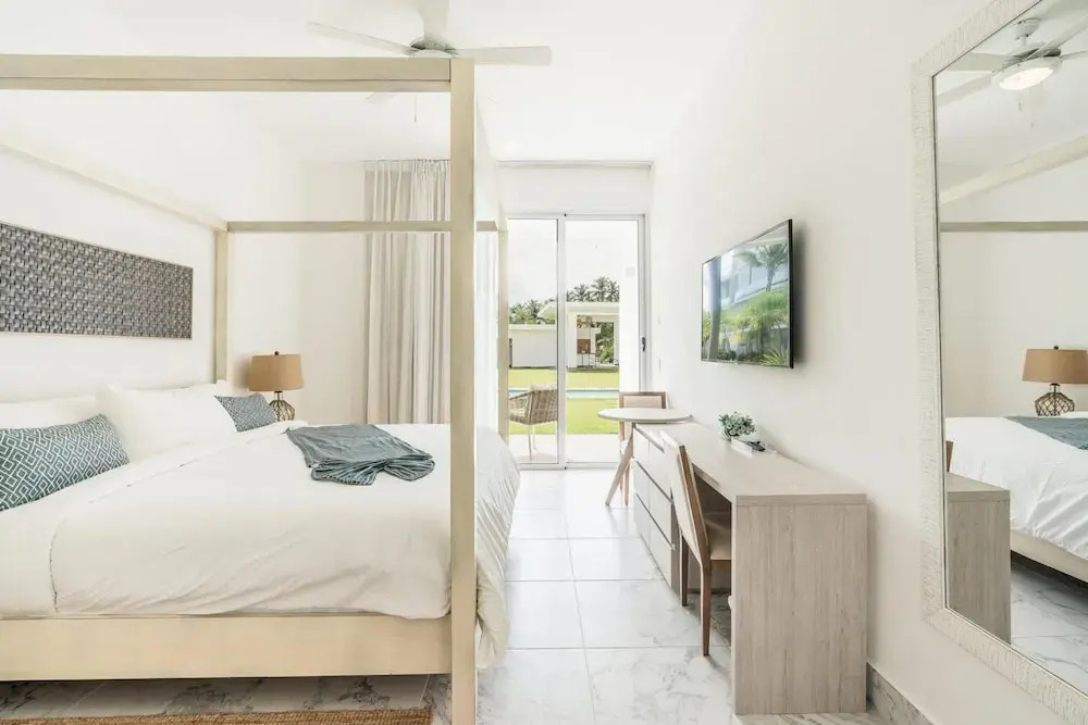 Two-bedroom apt With Pool View bbq in Lake View