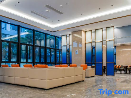 Yeste International Hotel (Xiamen Haicang Maqing Road)