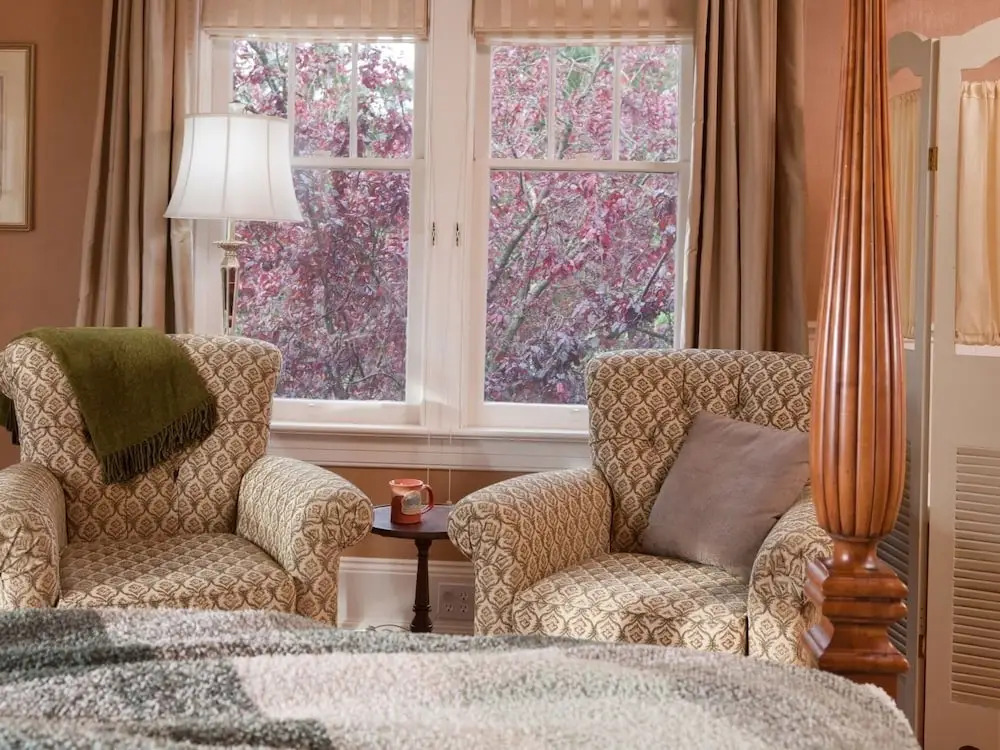 Abbeymoore Manor Bed & Breakfast Inn
