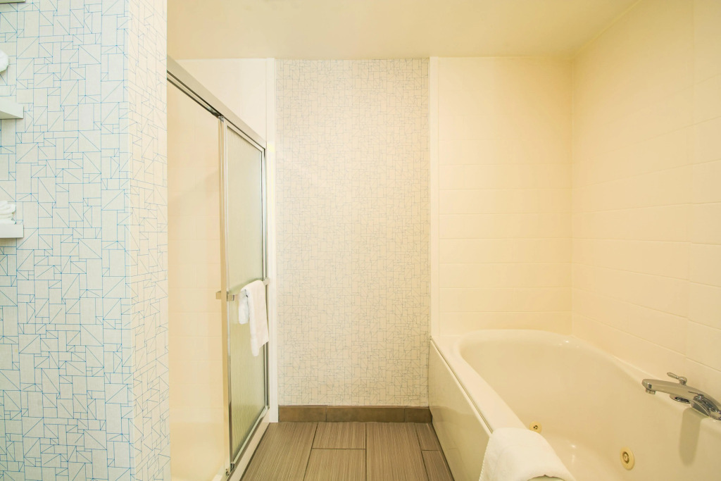 Holiday Inn Express & Suites - Lincoln East - White Mountains by IHG