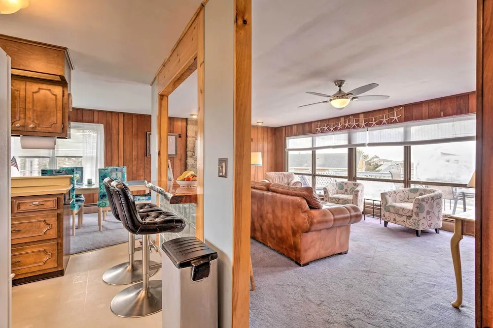 Rhode Island Oceanview Retreat: Walk to Shore!