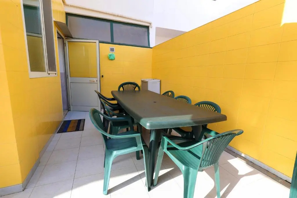 Apartment with 3 bedrooms in Torre Pali with enclosed garden 400 m from the beach