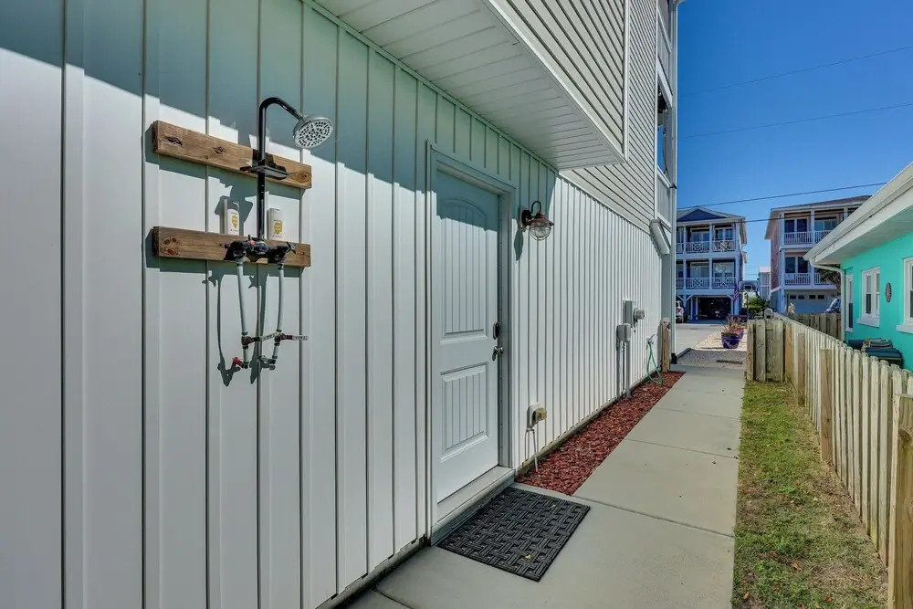 Townhome w/ 2 Decks: Walk to Ocean!