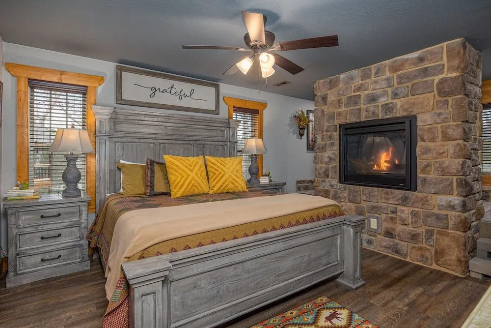Mountain Sunrise Pool Cottage