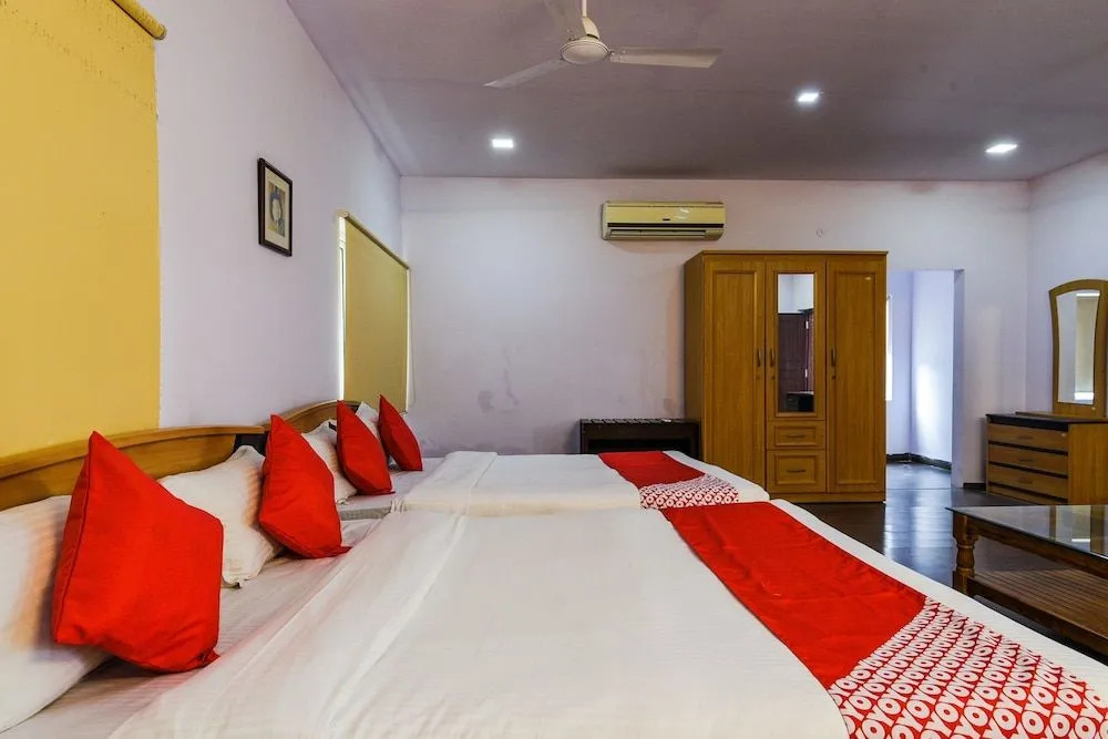 Oyo 16633 Green City Club House