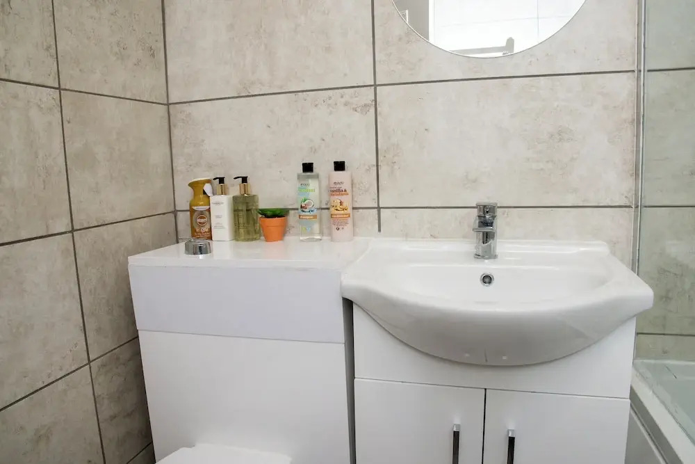 Corby - Sleeps 5 - Parking - Town Centre