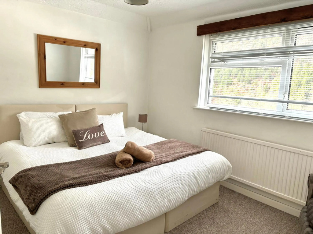 Afan Contractor Accommodation - mins to site!