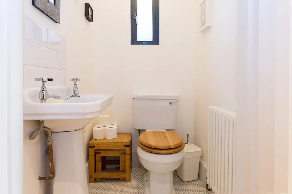2 Bedroom House with Garden - Sleeps 6
