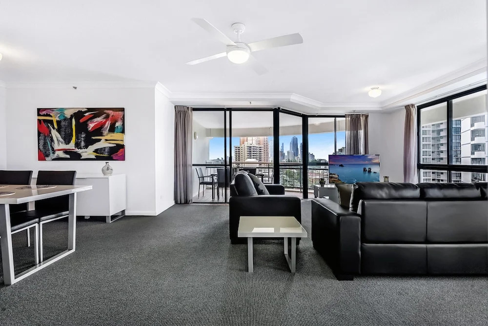 Victoria Square 2 Bed Ocean View Broadbeach