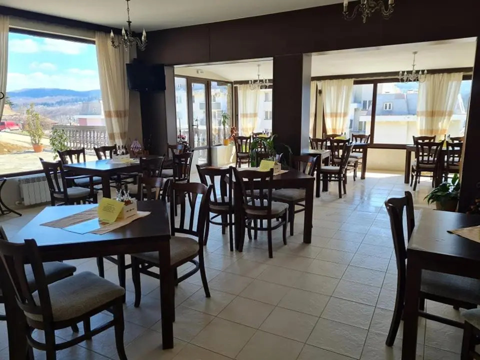 Family Hotel Bela