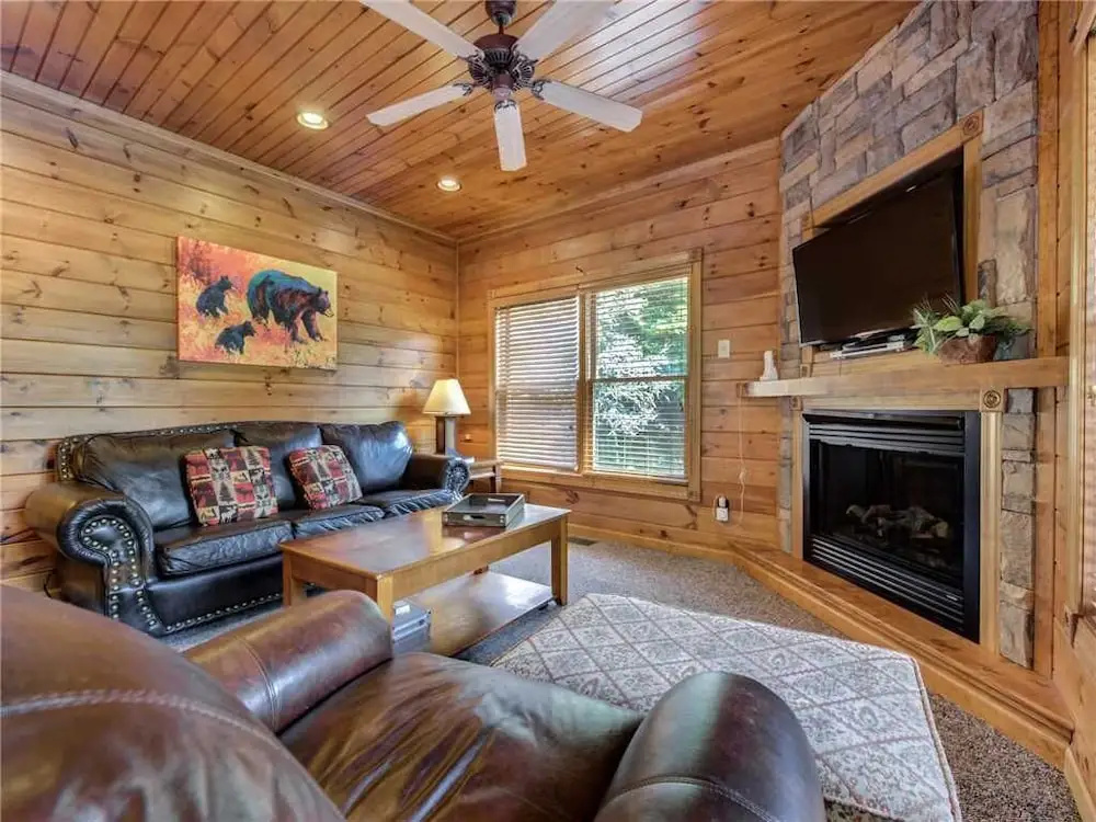 Gatlinburg Majesty 4 Bedroom Home with Hot Tub