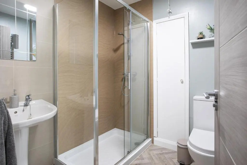 New Lisburn Road Apartment - Free Parking